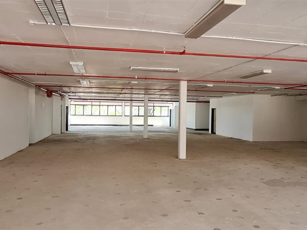 5 136  m² Office Space