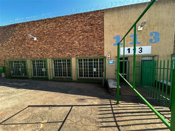 372  m² Industrial space