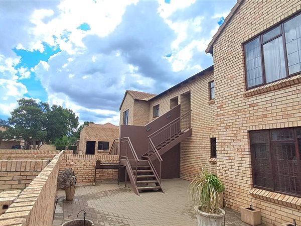 2 Bedroom Townhouse 2 Bedroom Townhouse