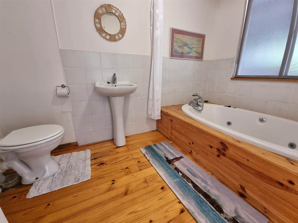 4 Bed House in Stilbaai photo number 8