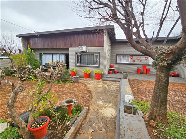 4 Bedroom House 4 Bedroom House
