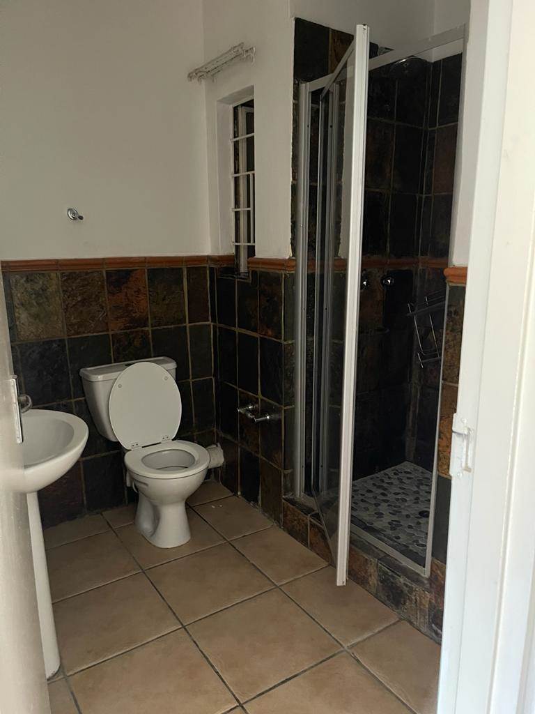 2 Bed Apartment in Sundowner photo number 6