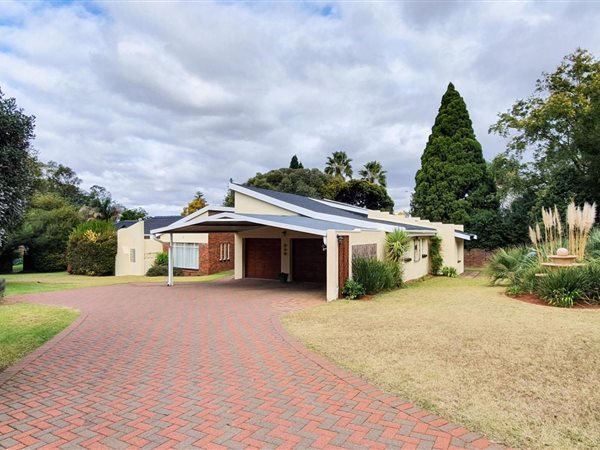 4 Bedroom House 4 Bedroom House
