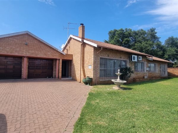 5 Bed House in Rowhill