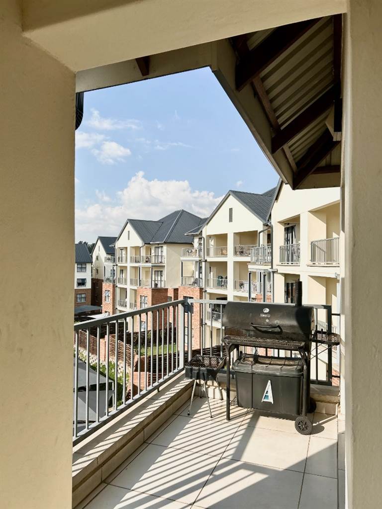 2 Bed Apartment in Kyalami Hills photo number 14