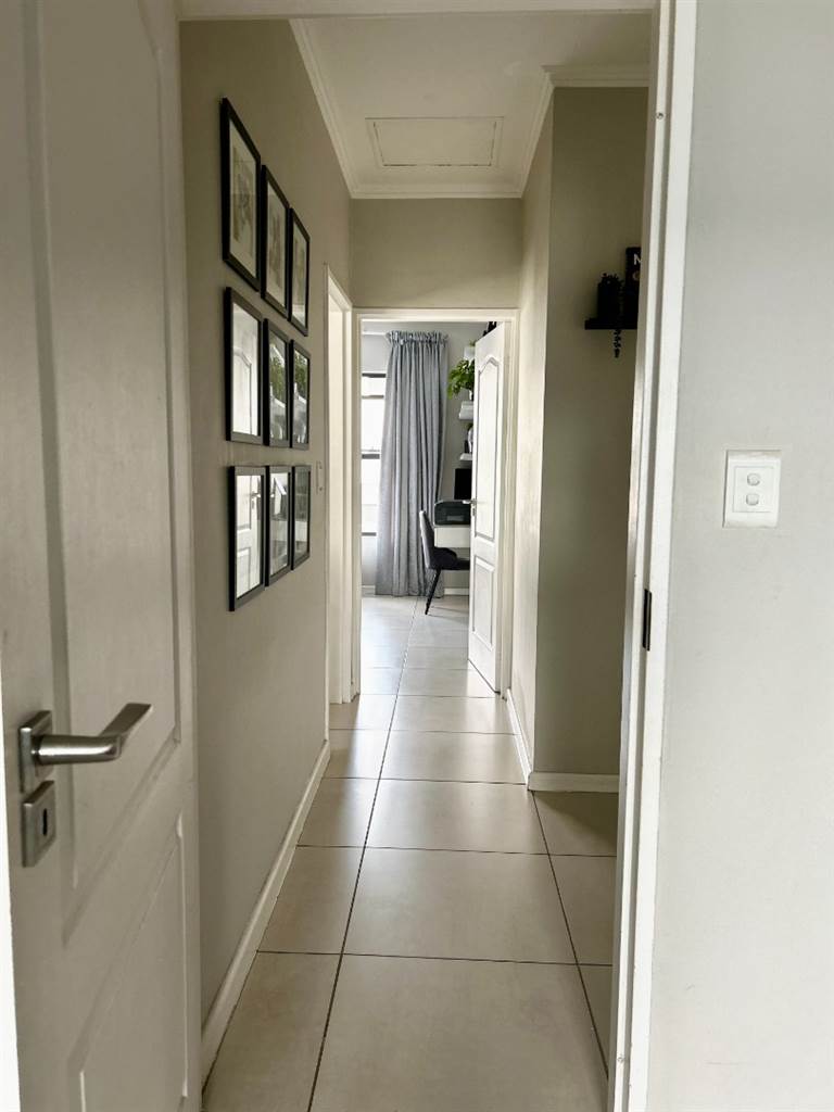 2 Bed Apartment in Kyalami Hills photo number 9