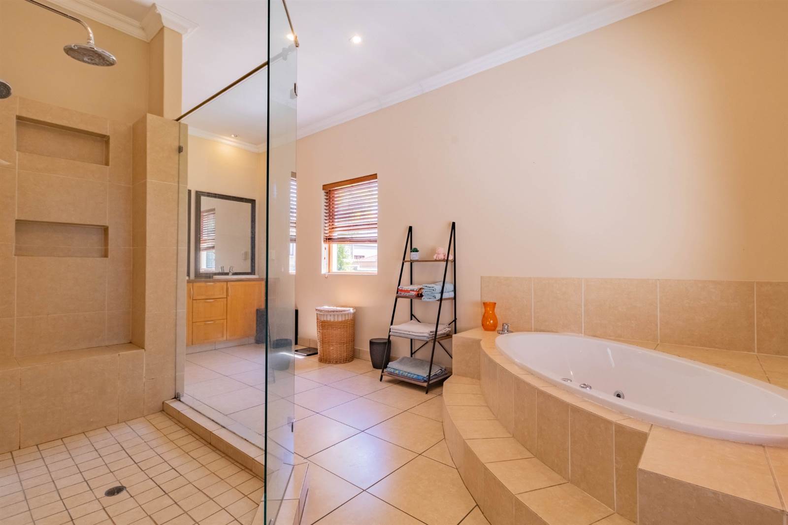 3 Bed Cluster in Lonehill photo number 11