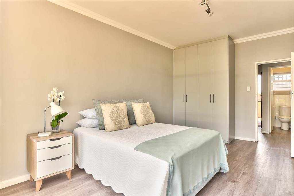 4 Bed Apartment in Rondebosch photo number 11