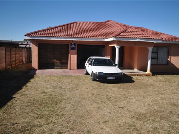 4 Bed House in Amajuba Park