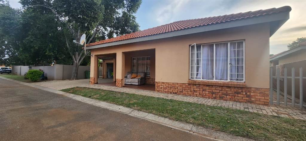 3 Bed Townhouse in Waterval East photo number 25