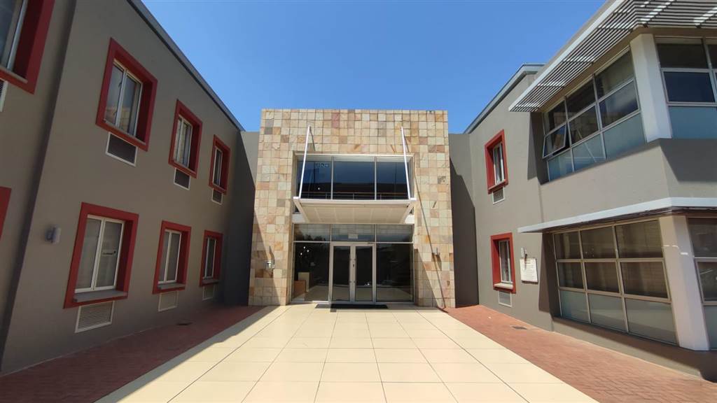 134  m² Commercial space in Greenstone Hill photo number 1