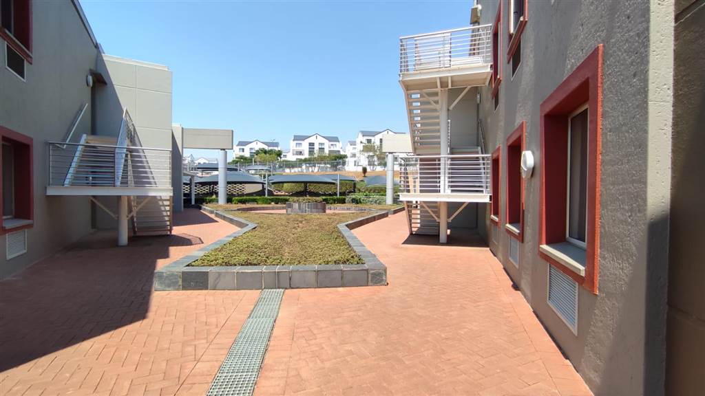 134  m² Commercial space in Greenstone Hill photo number 2