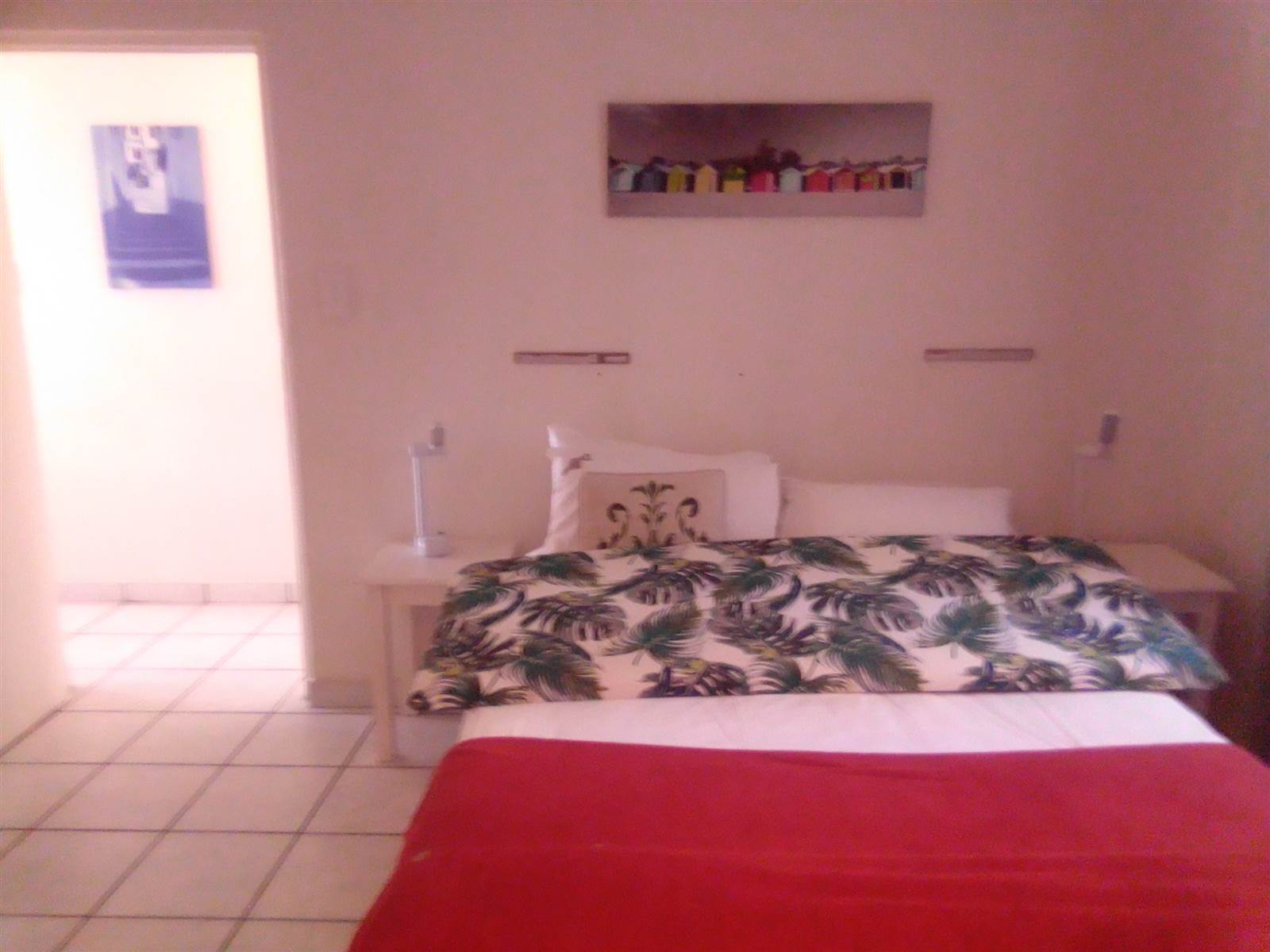 2 Bed Flat in Uvongo photo number 8