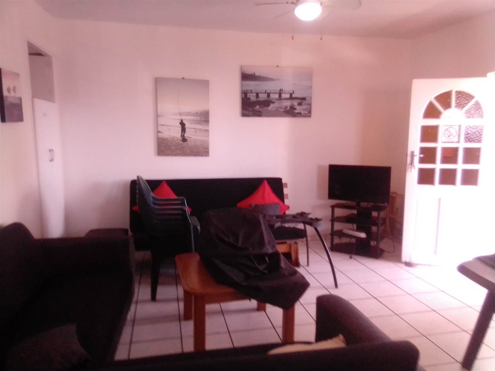 2 Bed Flat in Uvongo photo number 4