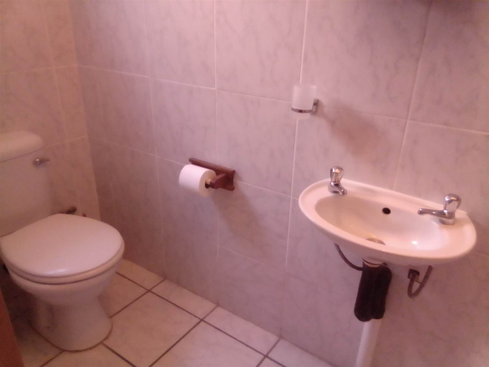 2 Bed Flat in Uvongo photo number 9