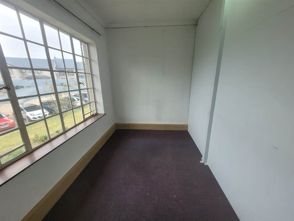 46  m² Commercial space in Glen Marais photo number 2