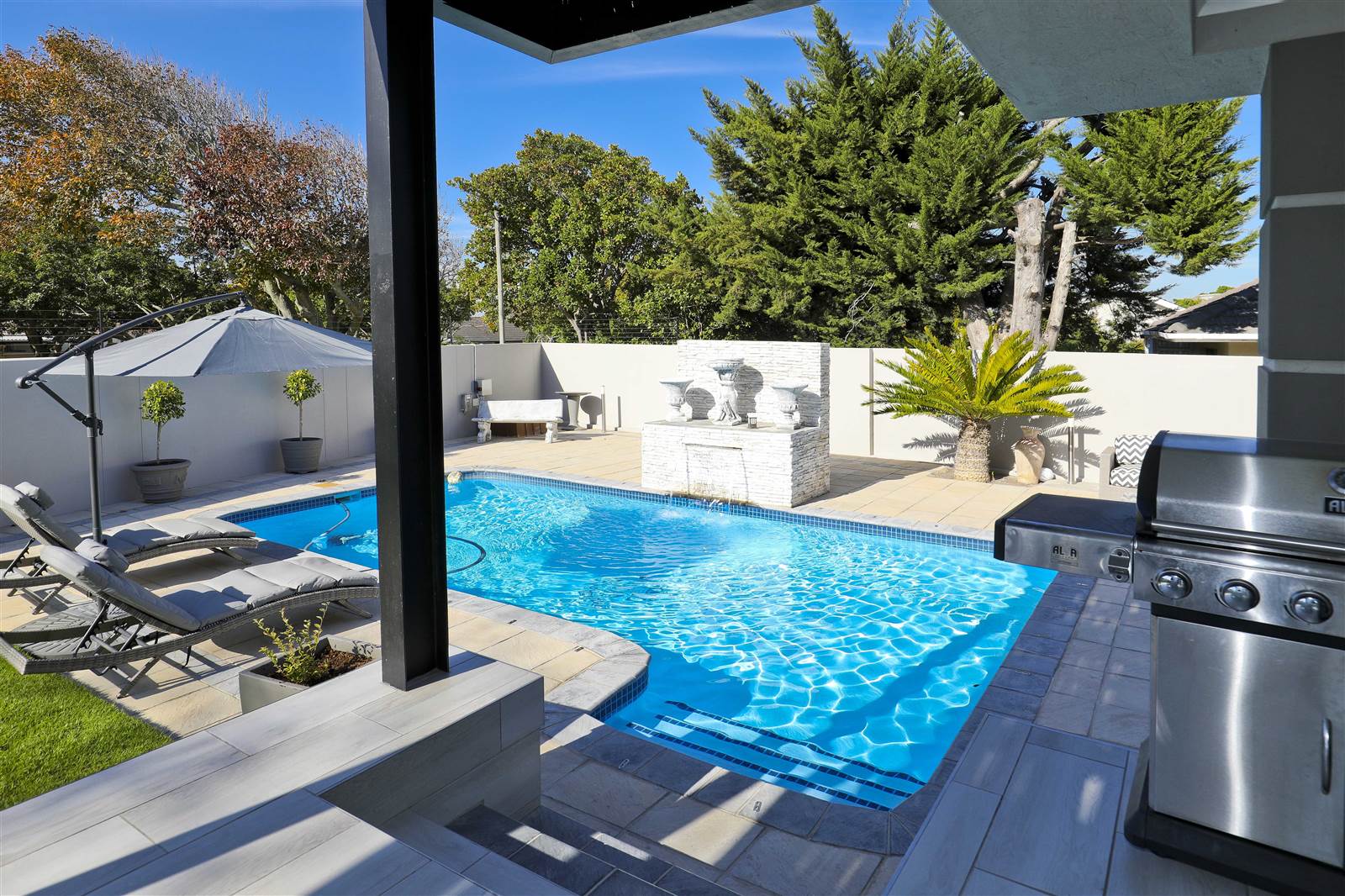 4 Bed House in Constantia photo number 14