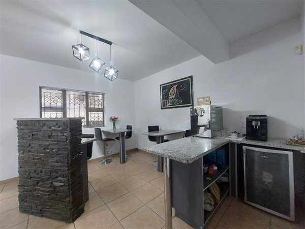 65 m² Commercial space 65 m² Commercial space