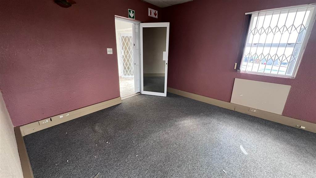 73  m² Commercial space in Krugersdorp Central photo number 12