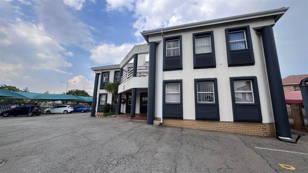 73  m² Commercial space in Krugersdorp Central photo number 1