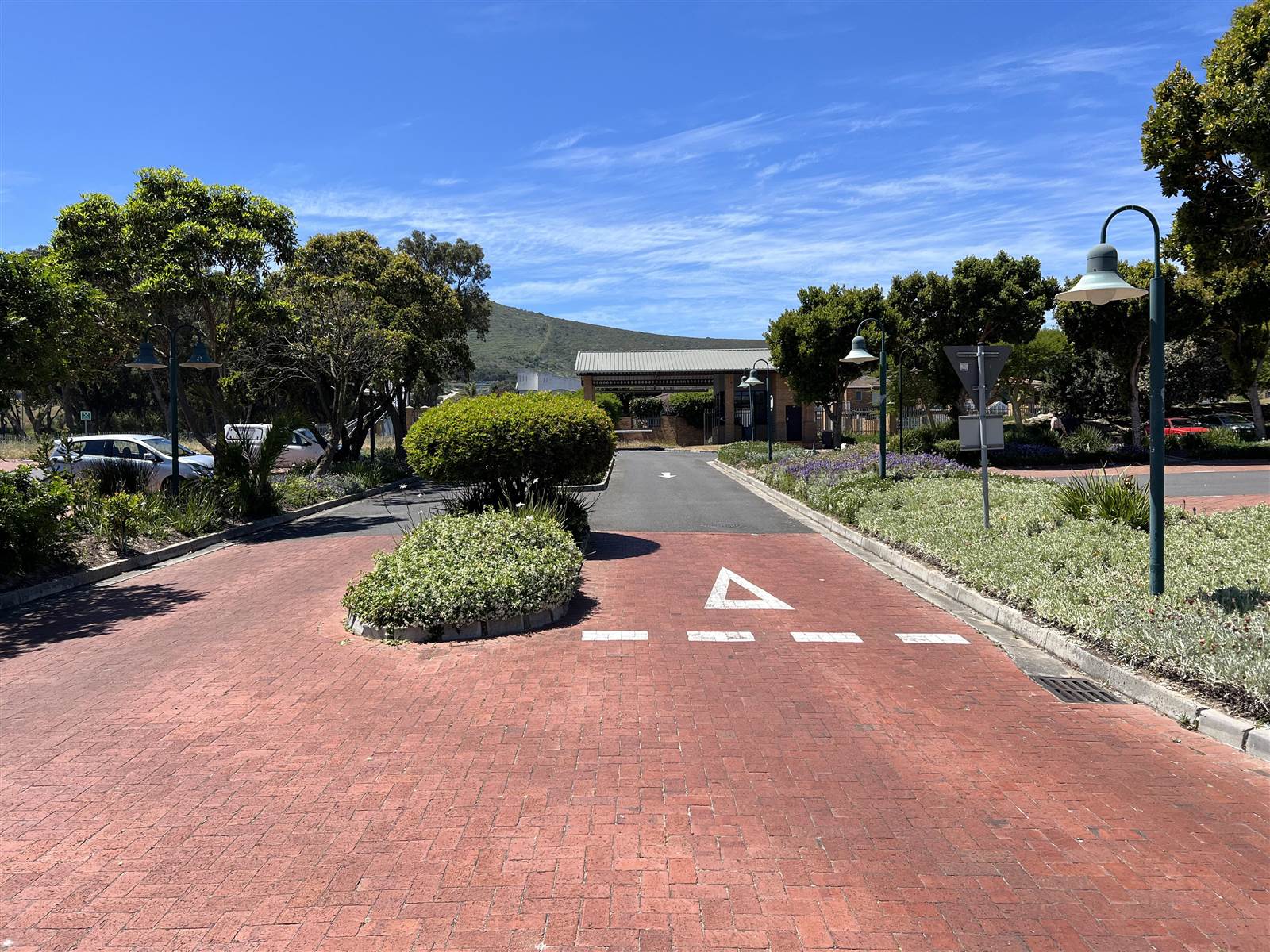 260  m² Commercial space in Plattekloof photo number 7