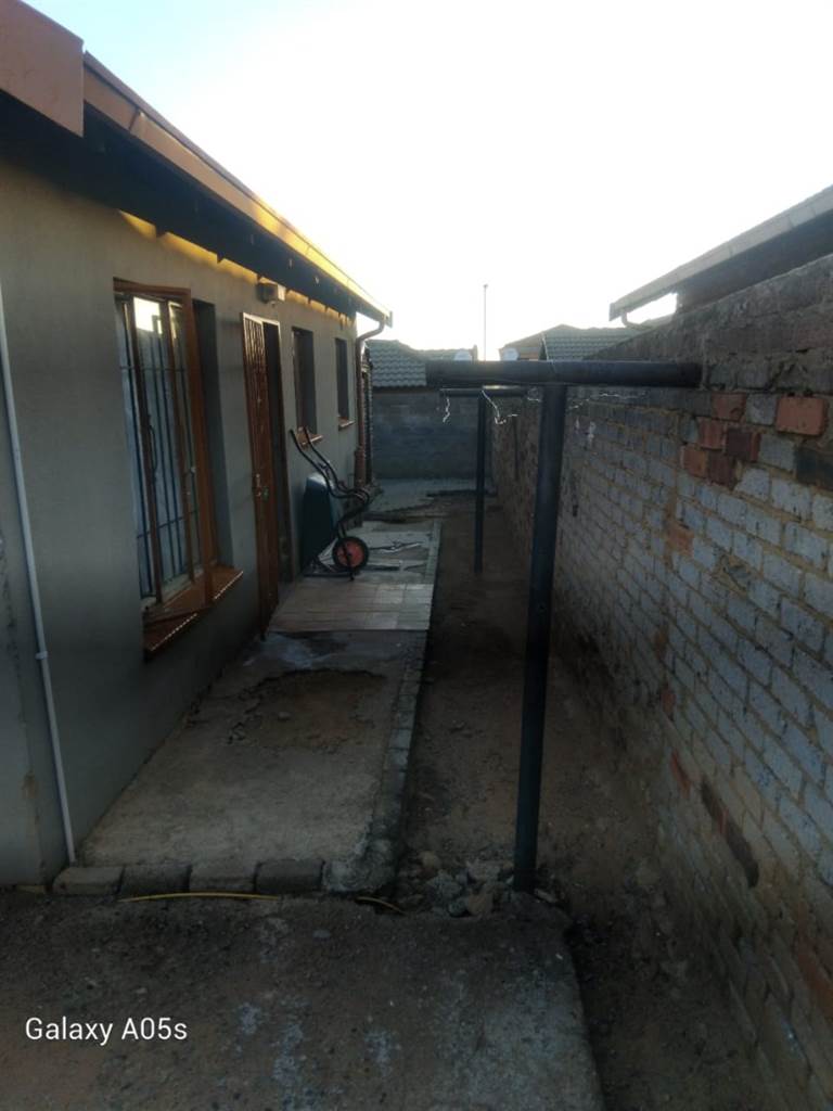 3 Bed House in Naturena photo number 8