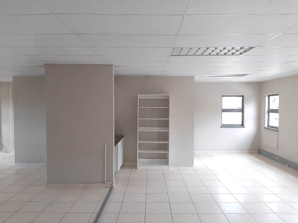 105  m² Commercial space in Silver Lakes photo number 3
