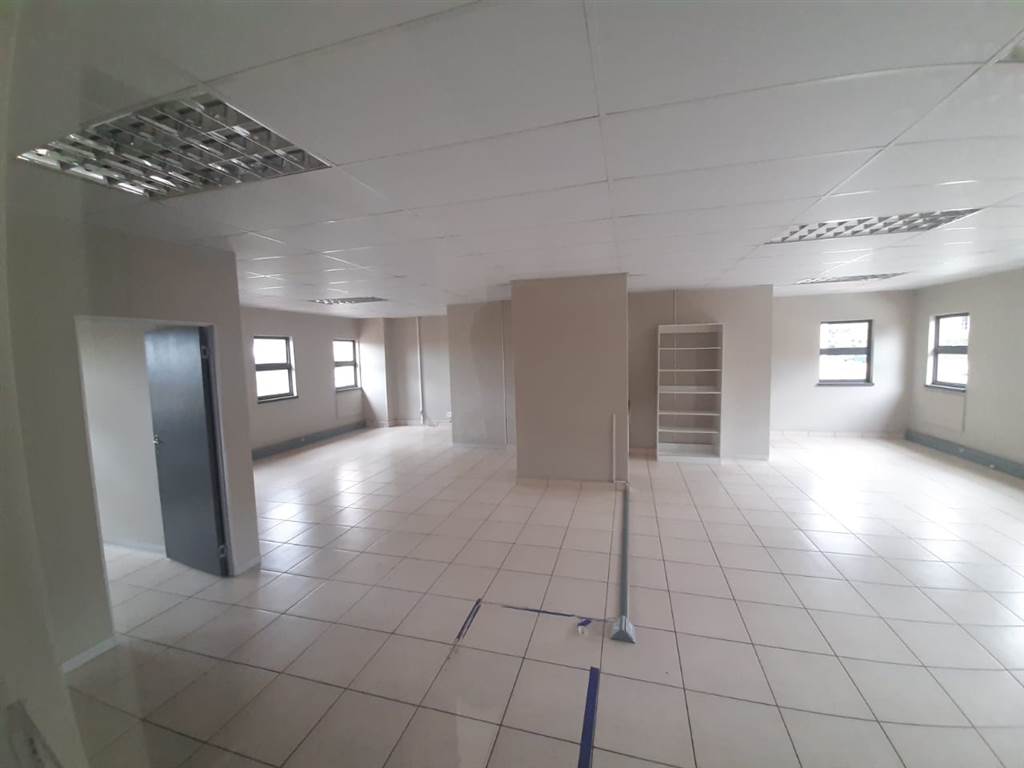 105  m² Commercial space in Silver Lakes photo number 8