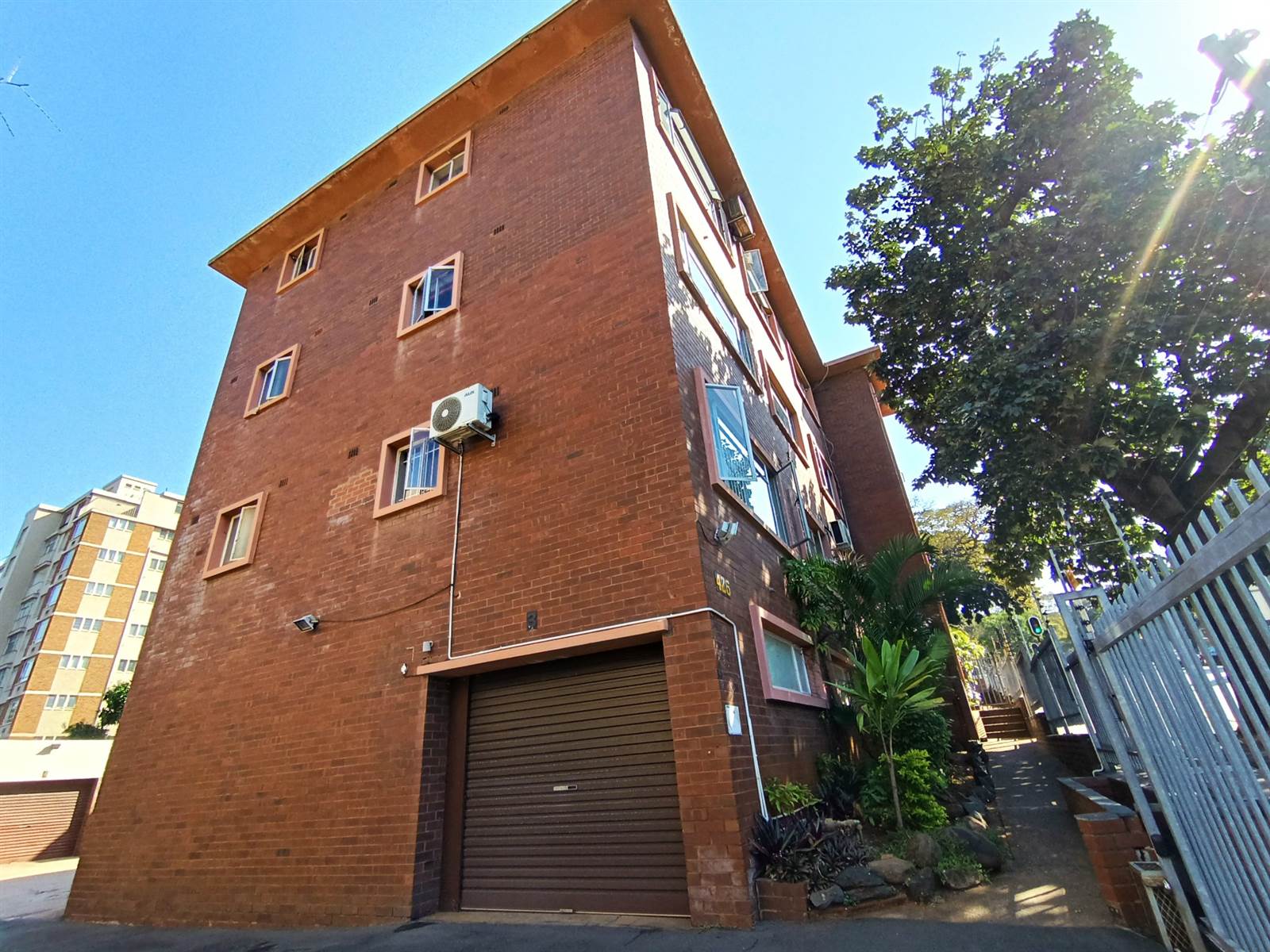 4 Bed Apartment in Bulwer photo number 16