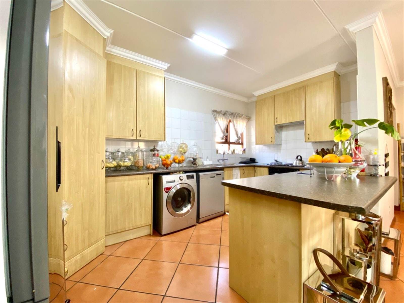 3 Bed Apartment in Bryanston photo number 5
