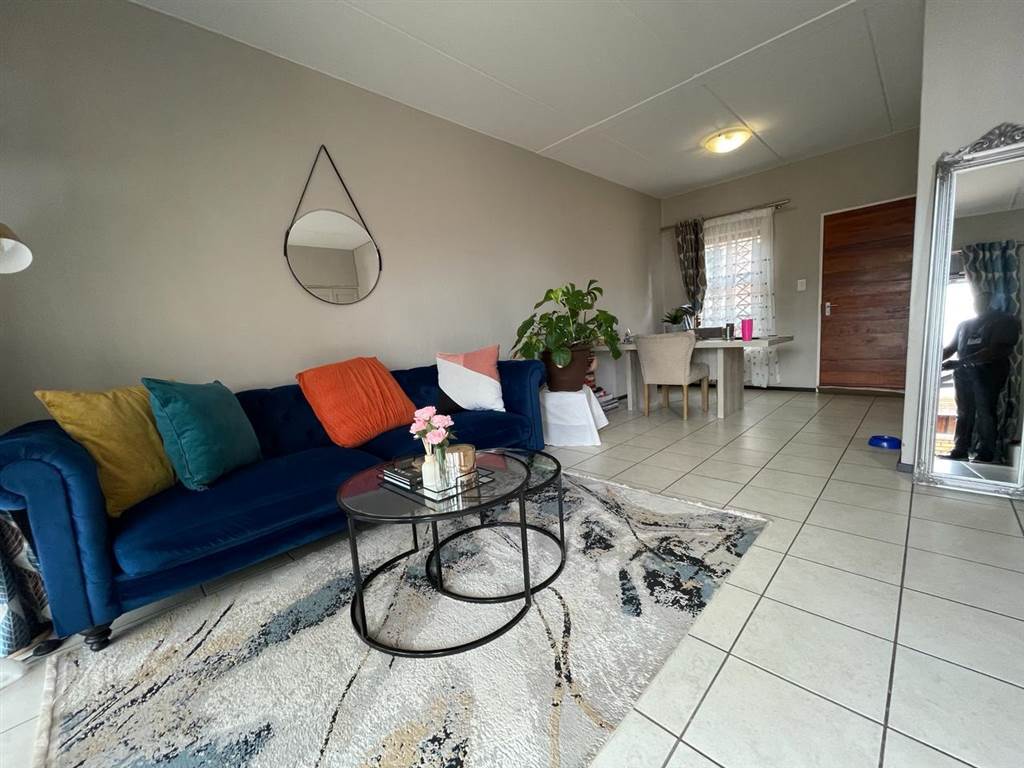 2 Bed Townhouse in Wilgeheuwel photo number 16