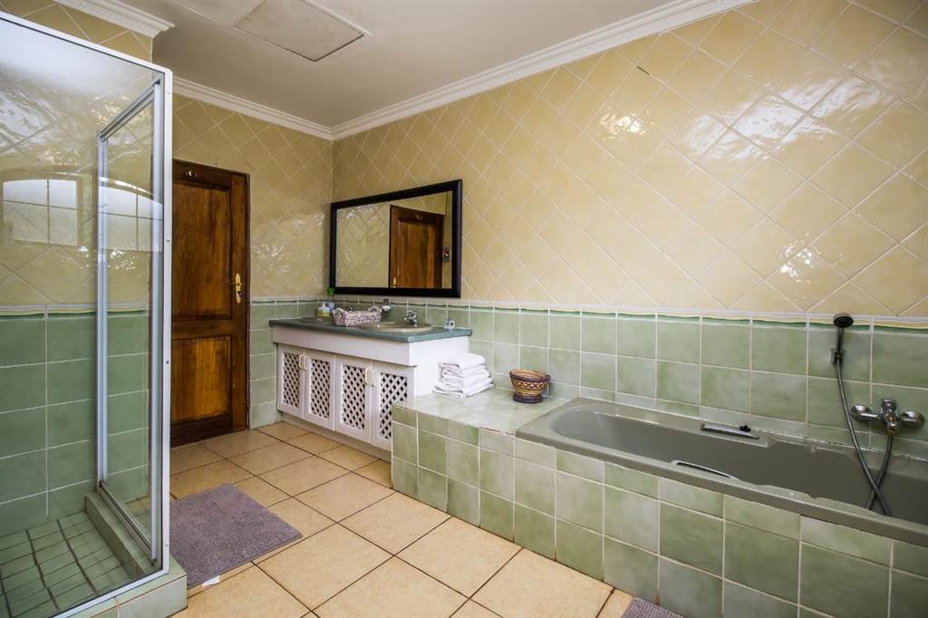 5 Bed House in Grootfontein Estate photo number 16