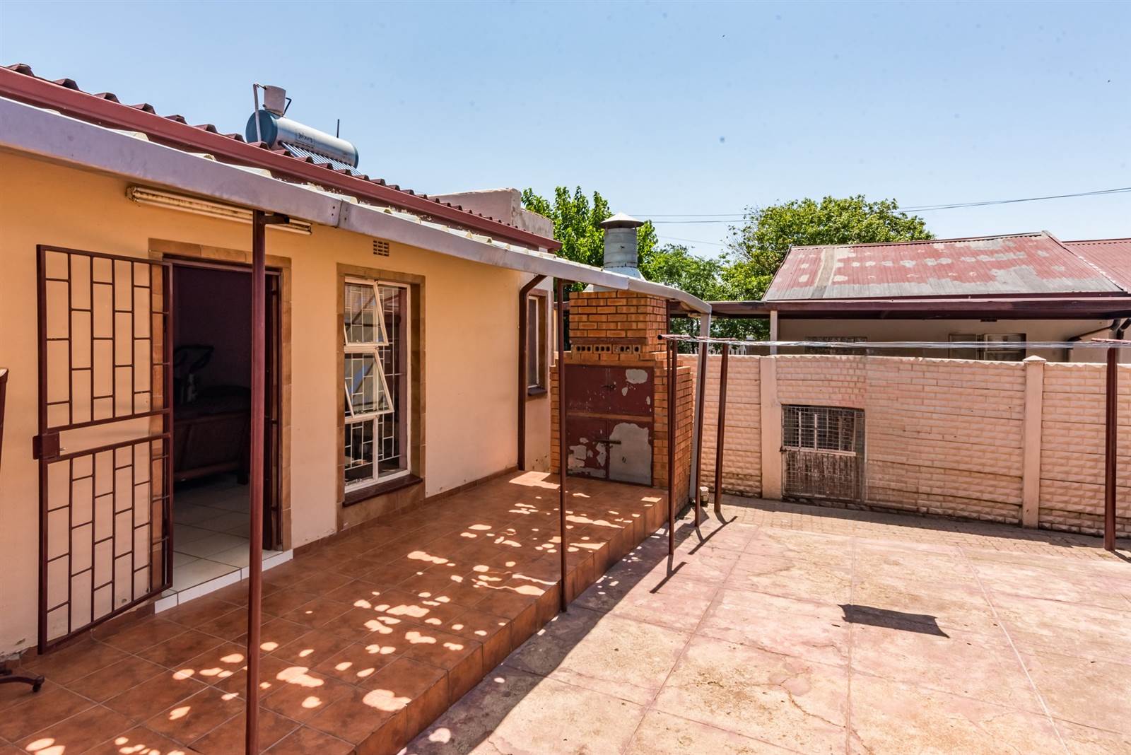 3 Bed House in Bosmont photo number 11