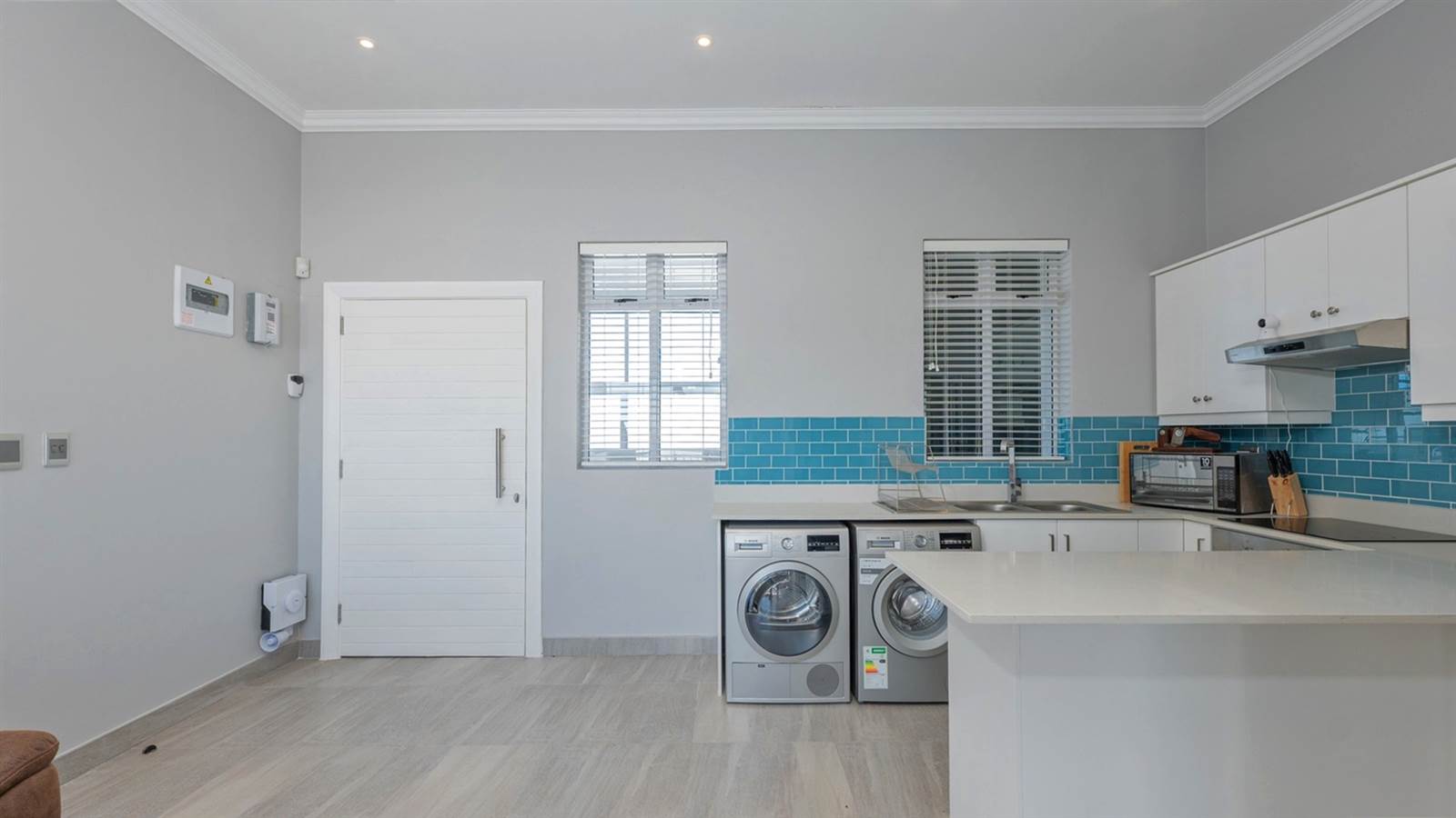2 Bed Apartment in Struisbaai photo number 7