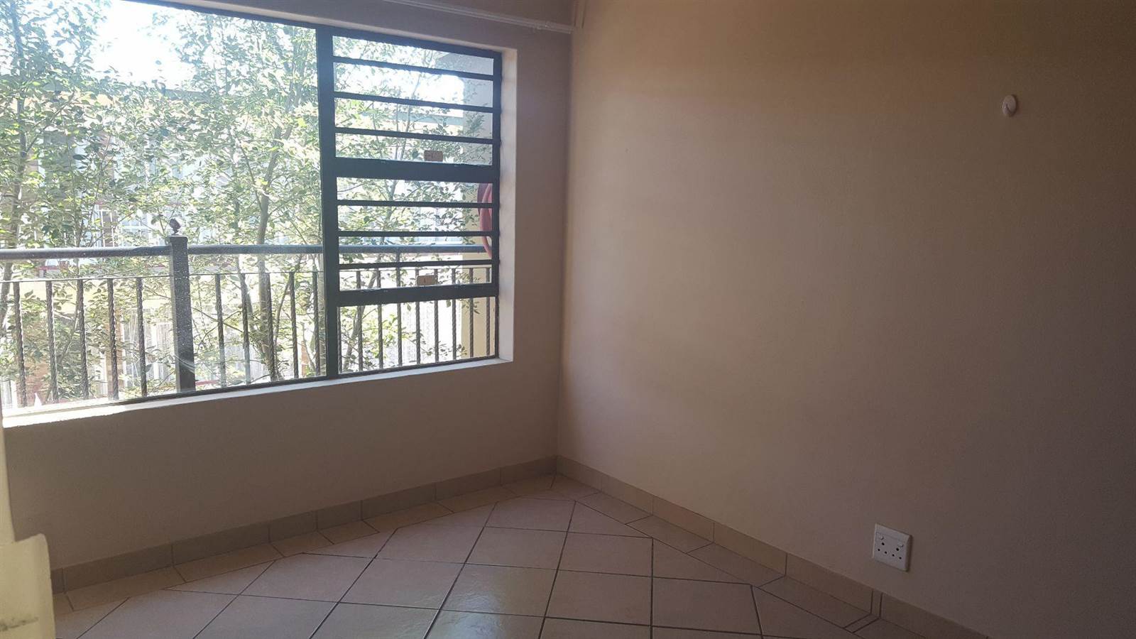 2 Bed Apartment in Potchefstroom Central photo number 2