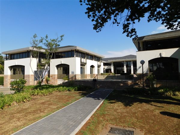 210  m² Commercial space in Illovo
