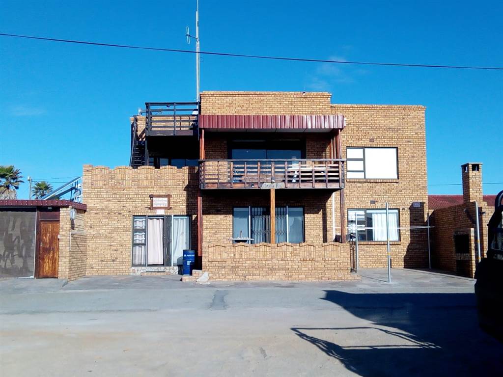 6 Bed House in Port Nolloth photo number 1