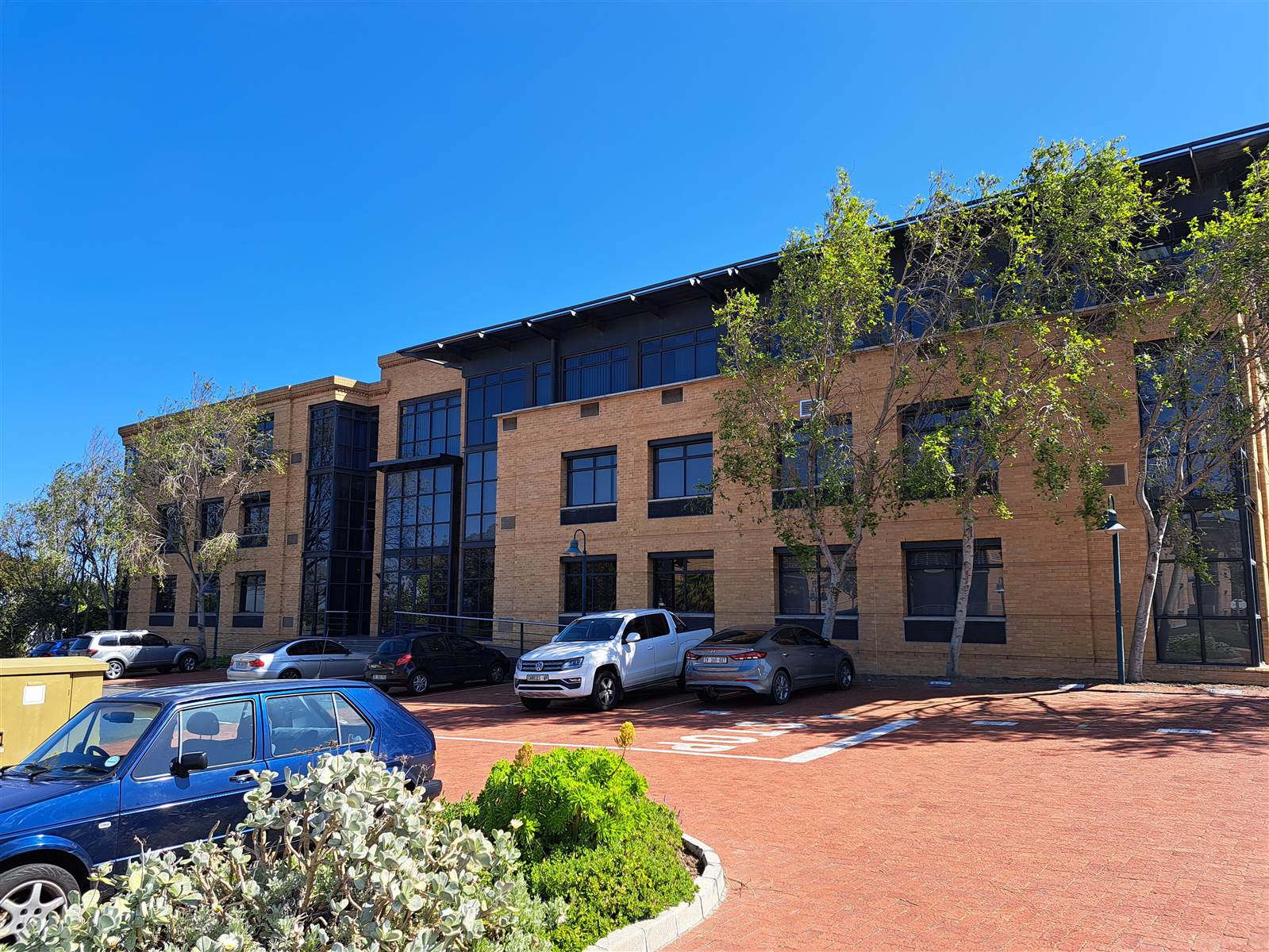 406  m² Commercial space in Plattekloof photo number 1