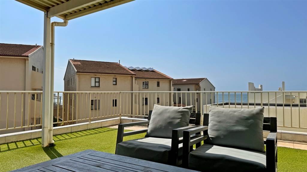 3 Bed Apartment in Compensation Beach photo number 3