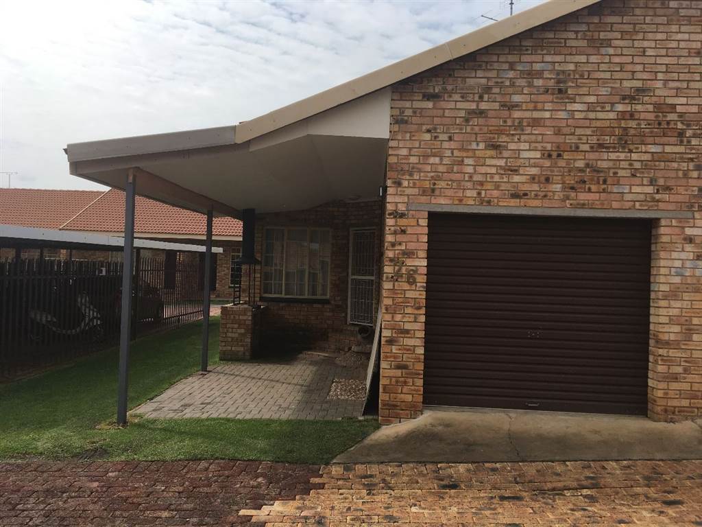 2 Bed Townhouse in Parys photo number 20