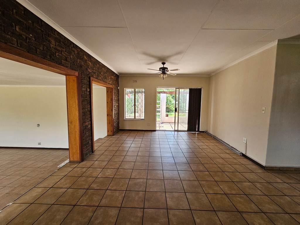 3 Bed House in Highveld Park photo number 5