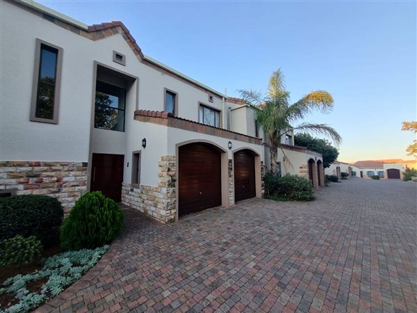 3 Bedroom Townhouse 3 Bedroom Townhouse