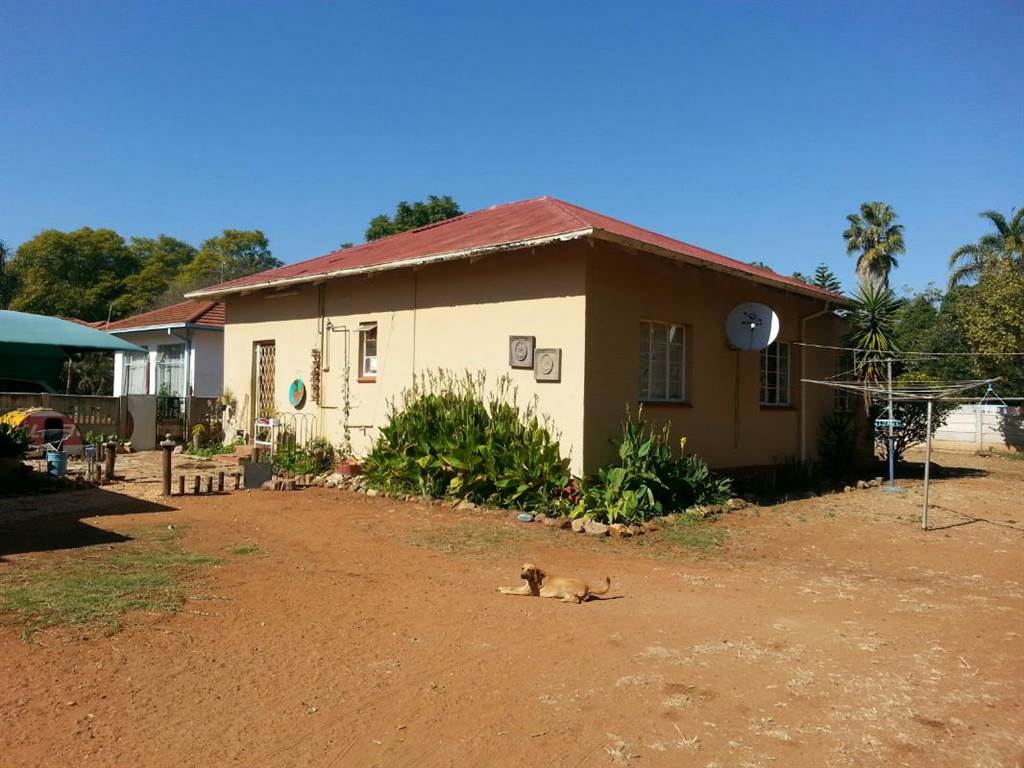 3 Bed House in Polokwane Central photo number 13