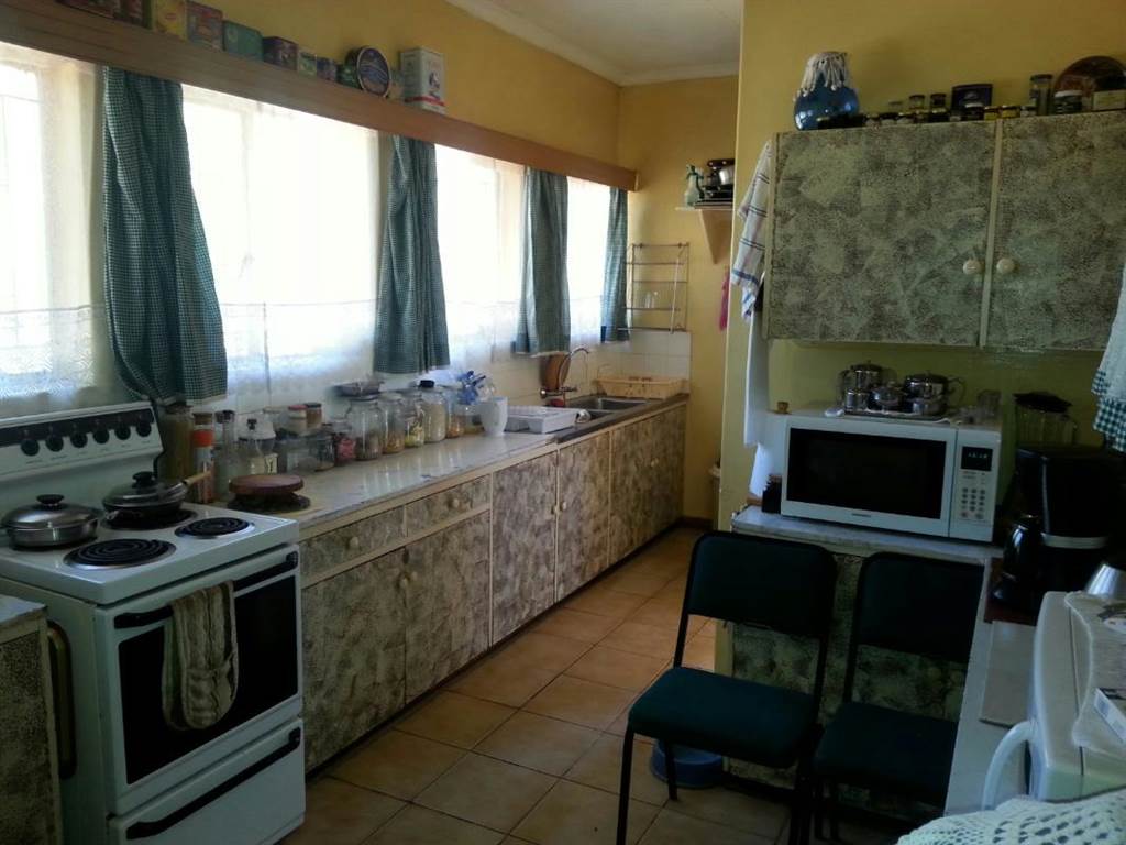 3 Bed House in Polokwane Central photo number 4