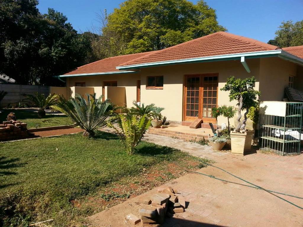 3 Bed House in Polokwane Central photo number 3