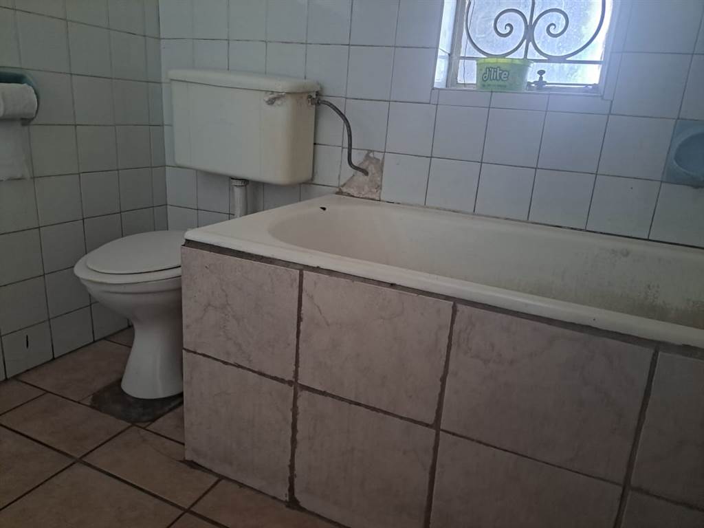 4 Bed House in Brakpan Central photo number 26