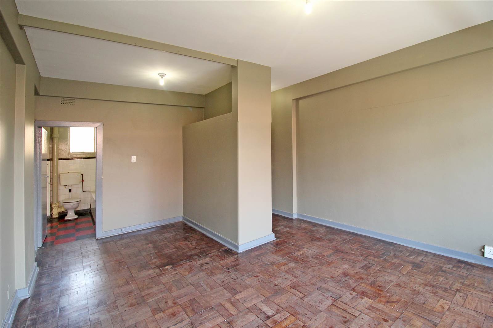 Studio Apartment in Hillbrow photo number 3
