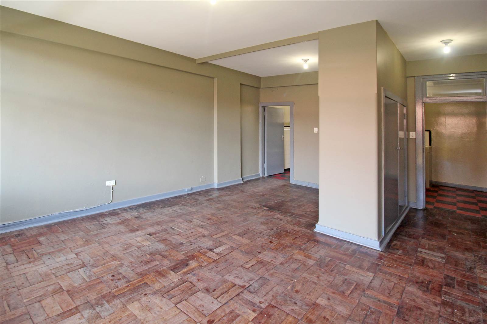 Studio Apartment in Hillbrow photo number 2