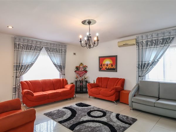 4 Bedroom House 4 Bedroom House