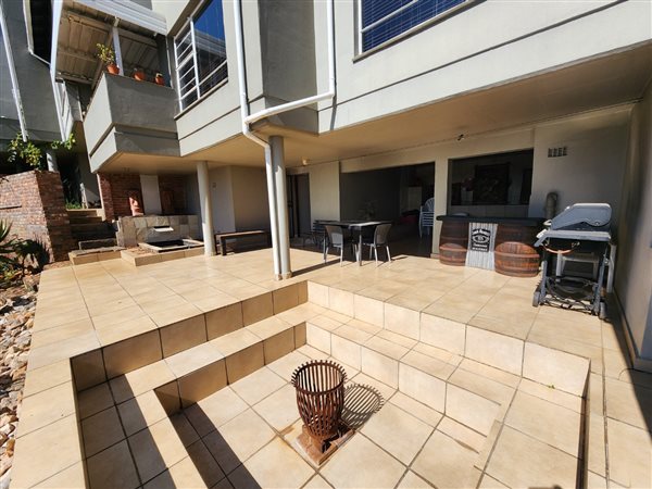 3 Bedroom Townhouse 3 Bedroom Townhouse
